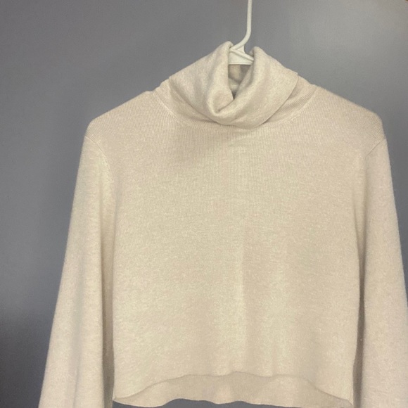 Cropped turtleneck - Picture 2 of 2